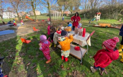 CENTRO STORICO E PONTE PATTOLI UNITE NELL’OUTDOOR EDUCATION: i bambini del Tiglio 1 in visita ai bimbi dell’Orsacchiotto.